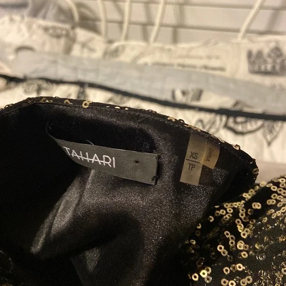 A classic yet vintage dress. No flaws. - Picture 8 of 11